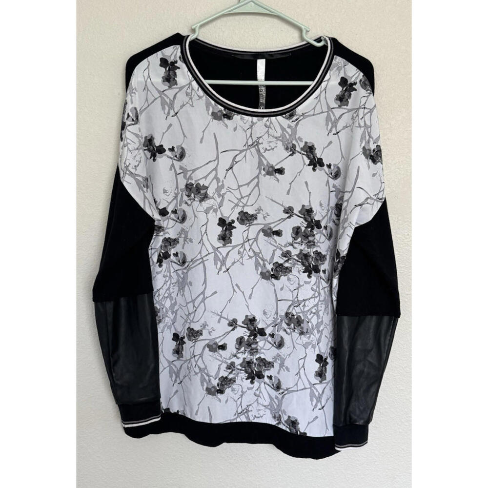 Kensie print front top with faux leather sleeves SZ‎ L